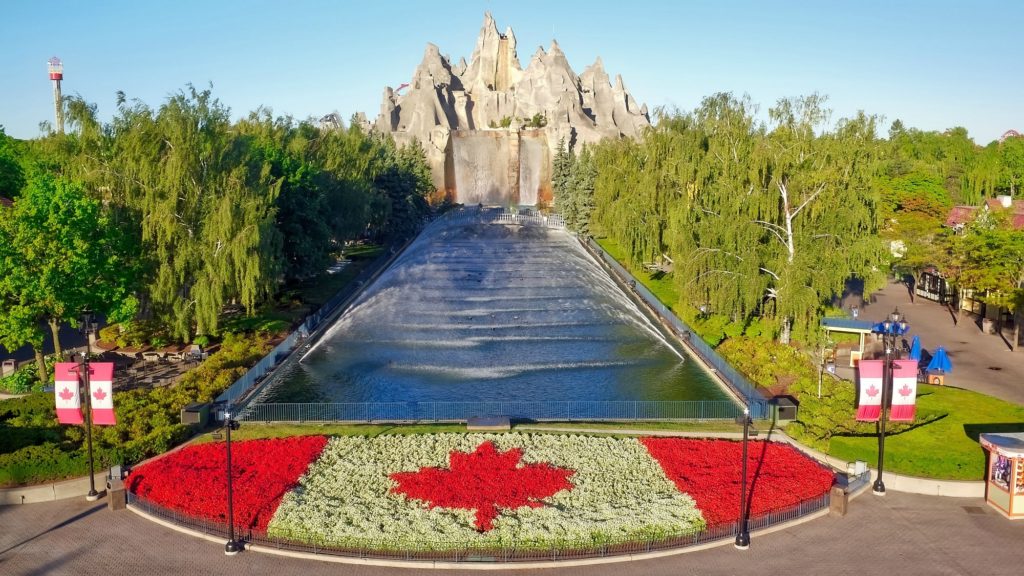 canadas wonderland entrance"